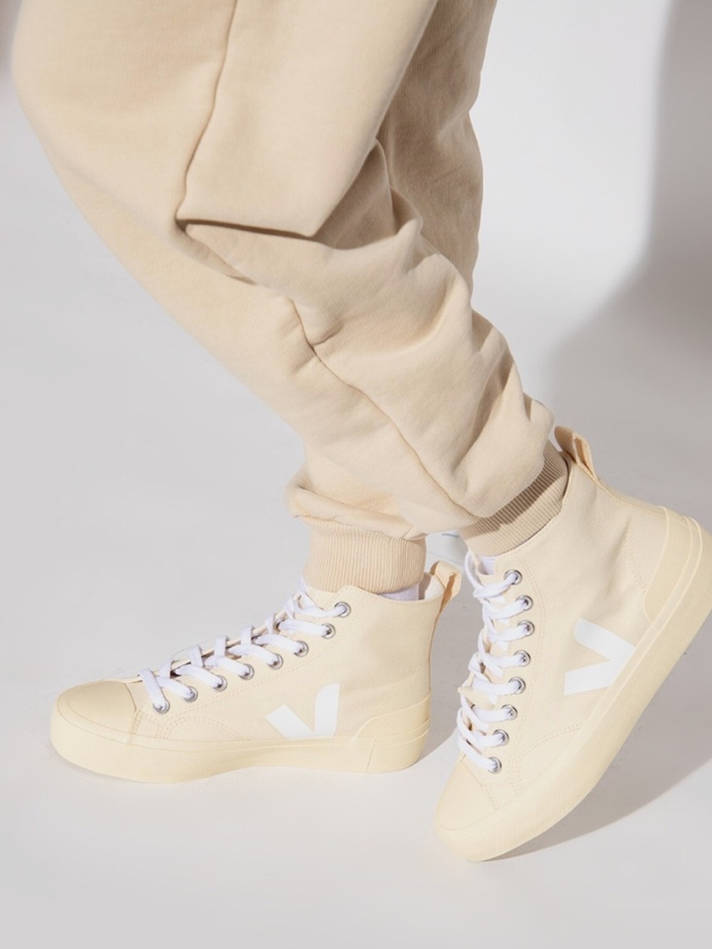 Veja Wata II Canvas High Top Sneaker Women's Size 7 Butter Sole